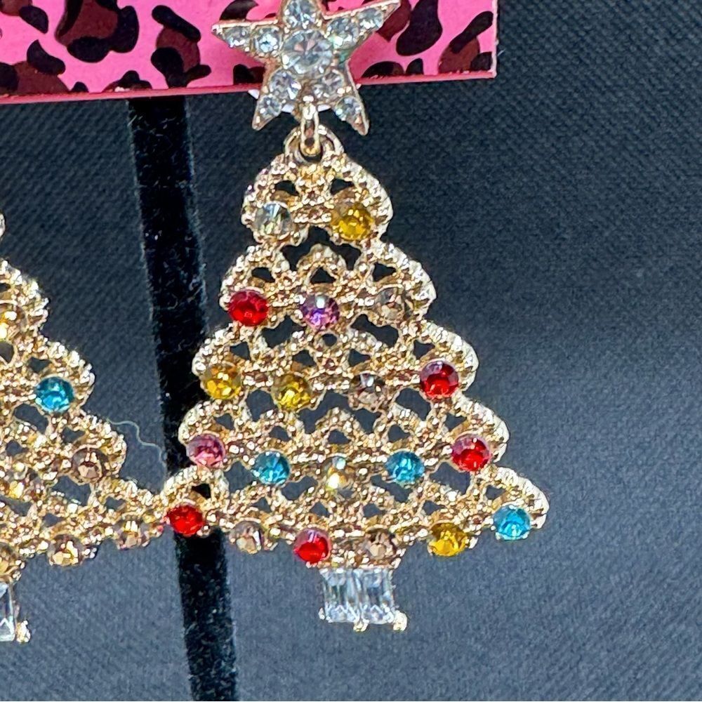 EARRINGS! Betsey Johnson Christmas Tree Earrings BNWT Multicolored Gemstones - Picture 4 of 6